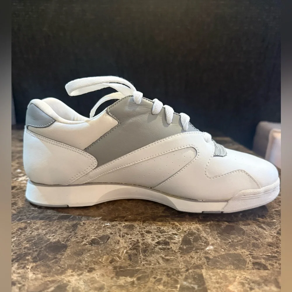 Reebok. Vintage Pro Cheer II Sneaker. White. Size 7.5.